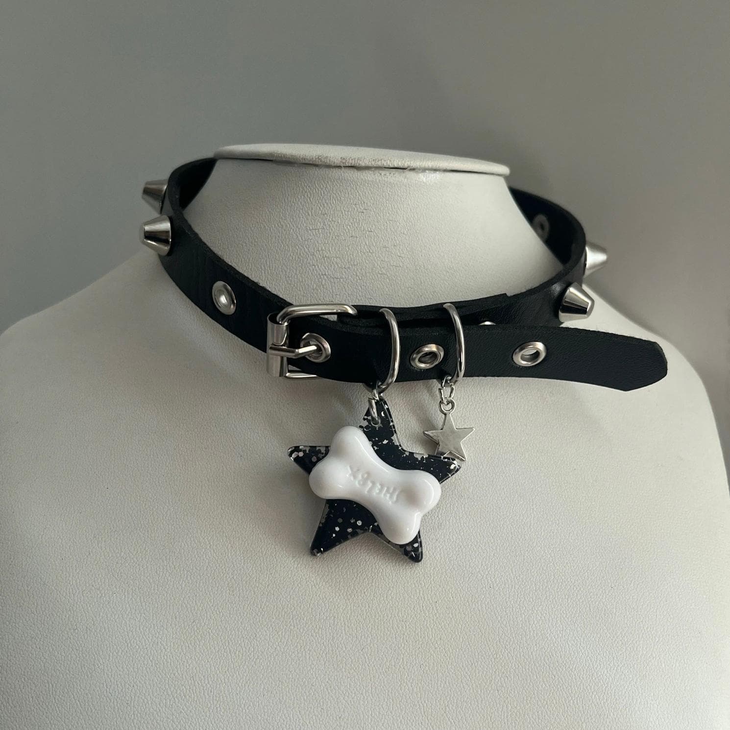 TEMU Adjustable Faux Leather Gothic Choker Necklace Skull And Bones Decoration Punk Rock Necklace Black Women's Collar