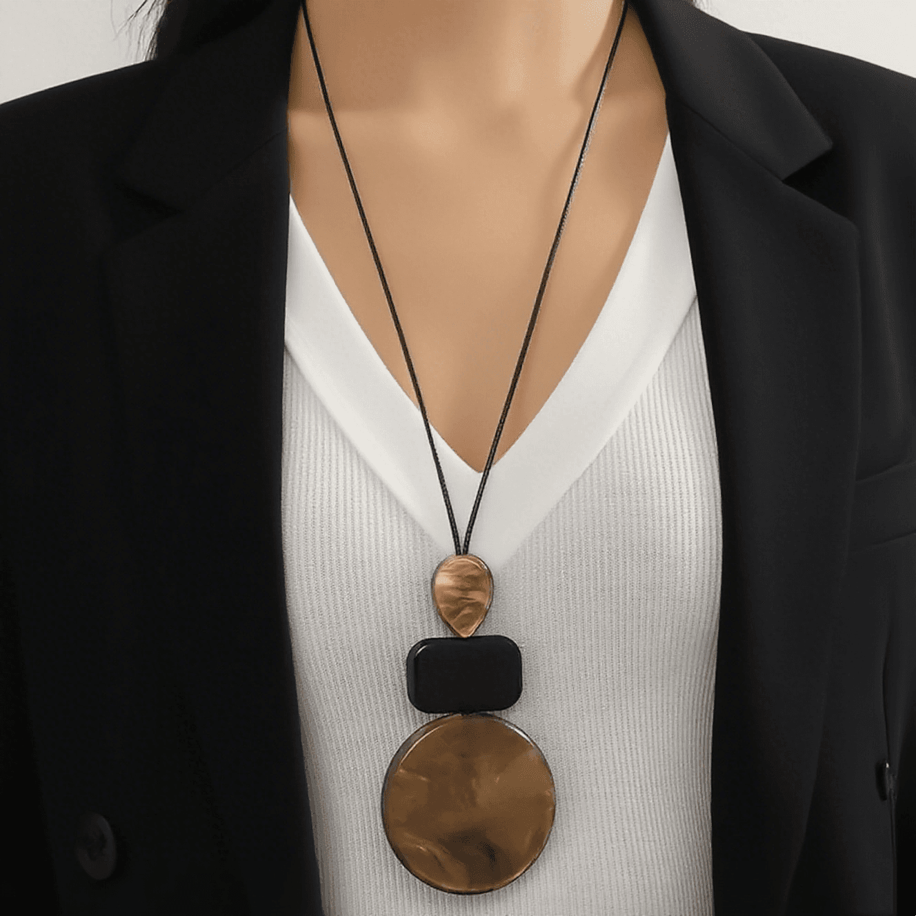 TEMU 1pc Bohemian Style Women's Pendant Necklace, Resin Geometric Irregular Pendant, Elegant And Fashionable Daily And Party Accessory, Versatile Style, Suitable For Travel And Casual Wear