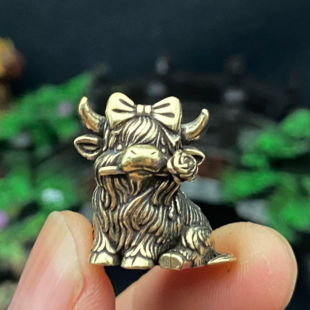 TEMU Solid Brass Highland Cow Mouthpiece With Rose Statue Ornament, Metal Office Desktop Bookshelf Craft