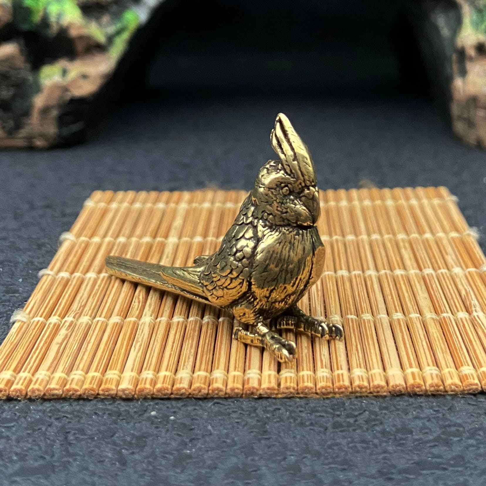 TEMU Mini Macaw Brass Figurine, Simple Desktop Bookshelf Ornament, Home And Office Dual-use Decoration, Warm Holiday Gift