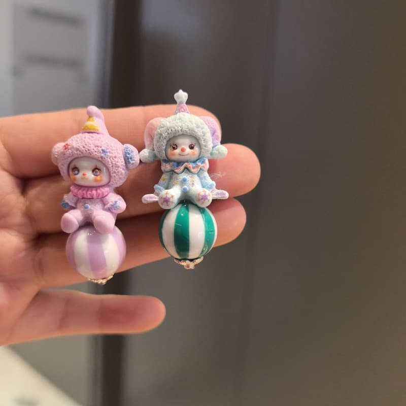 TEMU 2pcs Cute Clown Stud Earrings - Pale Clown Earrings (no Piercings Required) - Lightweight Party Earrings For Carnival, Carnival, Casual Dress - Non-fading