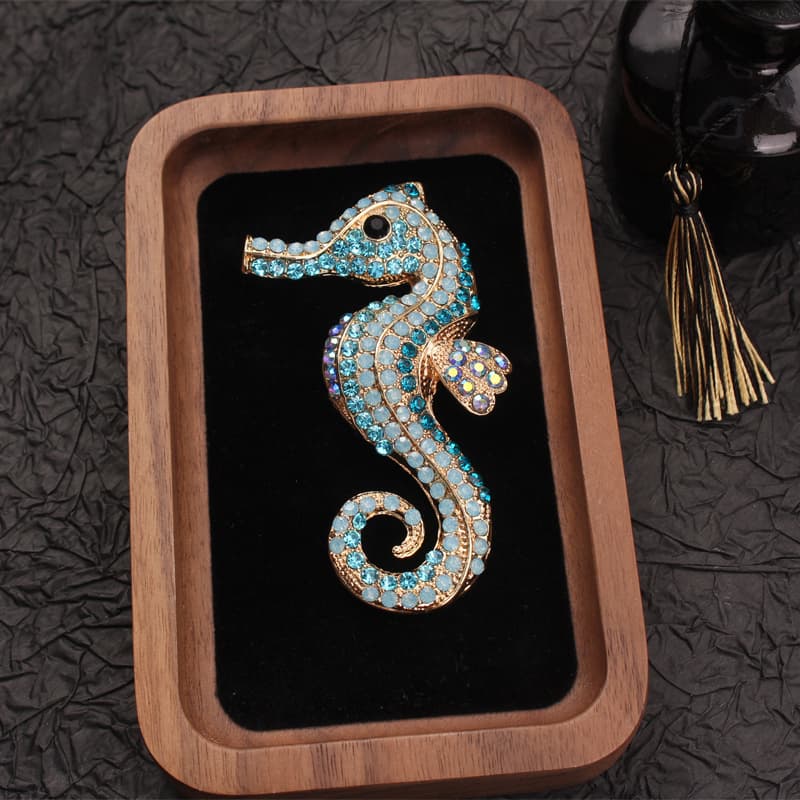 TEMU 1pc Luxurious Water Drop Seahorse Brooch, Elegant Women's Pin, Suitable For Decorating Scarves, Dresses, Coats, Bags And Other . Ideal Gift For Your Lover, , Family Or On Festivals.