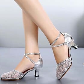 chaussures de danse en maille argentée pour femmes – talons bas pour salle de bal latine avec bride à la cheville pour mariages et événements spéciaux