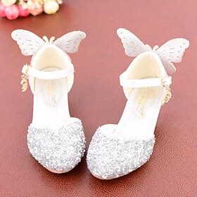 Glitzernde Ballerinas für Mädchen mit Schmetterlingsverzierung – glitzernde silberne Sandalen mit verstellbarem Riemen für Hochzeiten, Partys und besondere Anl