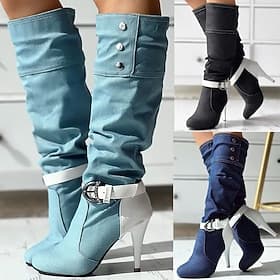Stivali stiletto in denim azzurro chiaro da donna – stivali morbidi con cinturino con fibbia e tacco alto con rifiniture bianche per lo street style alla moda
