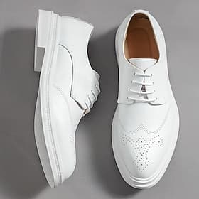 chaussures oxford blanches en similicuir pour hommes avec design perforé, fermeture à lacets, semelle confortable, style décontracté et décontracté chic