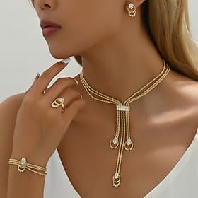 ensemble de bijoux en strass doré pour femme – collier élégant, bracelet, boucles d'oreilles et bague avec un design de chaîne tressée, parfait pour les mariag