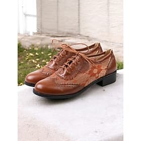 Women's Stylish Black Lace-Up Oxford Shoes with Perforated Lace Design  Perfect for Casual and Dressy Occasions
