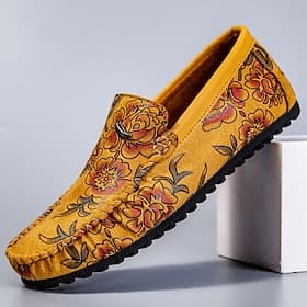 Mocassins brodés de fleurs pour hommes en daim jaune - des chaussures élégantes à enfiler parfaites pour les sorties décontractées et les événements artistique