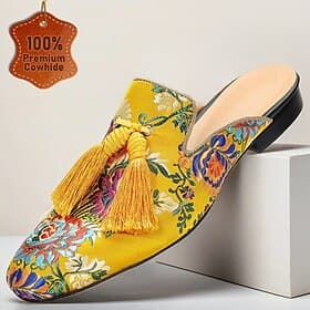gelbe Herren-Pantoletten aus hochwertigem Rindsleder mit lebendiger Blumenstickerei und Quastendetail – schickes Schuhwerk für Sommertreffen und legere Festivi