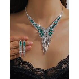 Ensemble de bijoux en cristal de luxe pour femmes - collier plaqué argent et boucles d'oreilles pendantes avec des accents de pierres précieuses vertes, access