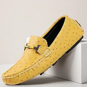 Mocassins jaunes à motif d'autruche pour hommes avec boucle en métal, mocassins de conduite décontractés à enfiler pour les affaires, les fêtes d'été et le quo