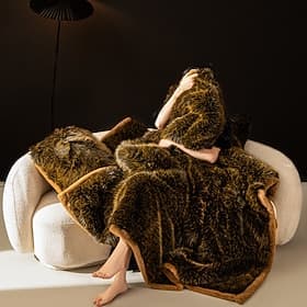 Faux Fox Fur Blanket - Extra Thick Raschel Throw for Winter, Cozy Bedspread  Sofa Cover