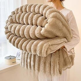 Solid Color Luxury Rabbit Fur Blanket Thick Warm Milk Velvet Throw Blanket for Sofa Bed Office Nap Soft Cozy Plush Blanket for All Seasons