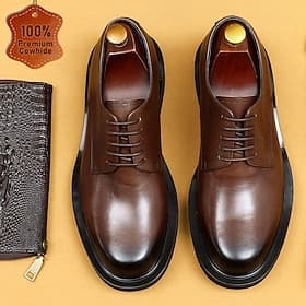 Chaussures Oxford en cuir marron pour hommes – des chaussures de mariage classiques et élégantes en similicuir pour les mariés et les invités.