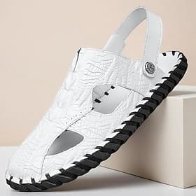 Sandales blanches pour hommes en similicuir, chaussures respirantes à enfiler, idéales pour les vacances à la plage ou les sorties décontractées.