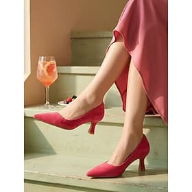 Eleganti décolleté da donna in camoscio rosa cipria - comode scarpe con tacco basso a punta, perfette per l'ufficio e gli appuntamenti romantici. outfit estivi