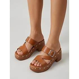 Mules compensées marron à rivets pour femme, avec bride à boucle réglable et talon bloc épais, idéales pour les voyages, les vacances, le shopping, les tenues