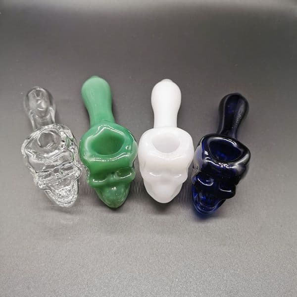 4 Color Pyrex Oil Burner Pipes Thick skull Smoking Hand spoon Pipe 3.93 inch Tobacco Dry Herb For Silicone Bong Glass Bubbler