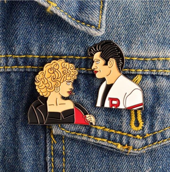 Popullar Alloy Brooch for Coat Sandy and Danny Women Men Figure Brooches Pins Jewelry Findings fit Jeans China Free Shipping