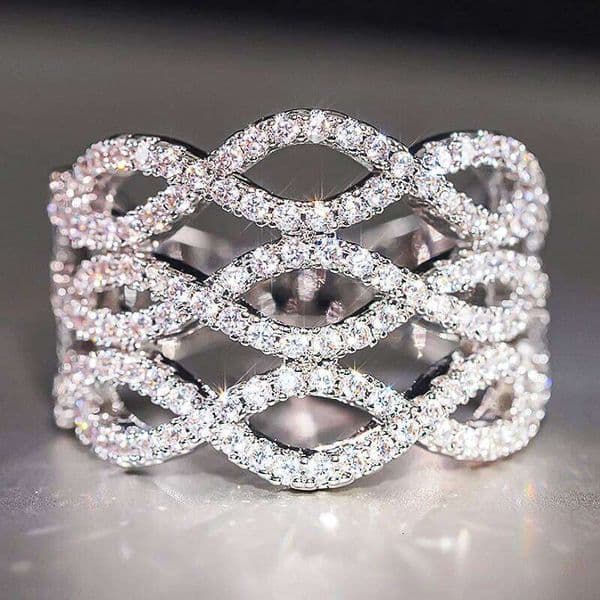 Huitan Fashion Twist Design Women Rings Luxury Silver Color Wedding Band Accessories Trendy Female Finger Ring for Party Jewelry