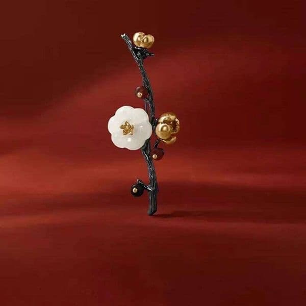 Classic Fresh Plum Blossom Brooches for Women Natural Hotan Jade White Flower Broche High-grade Cheongsam Brooch Accessories