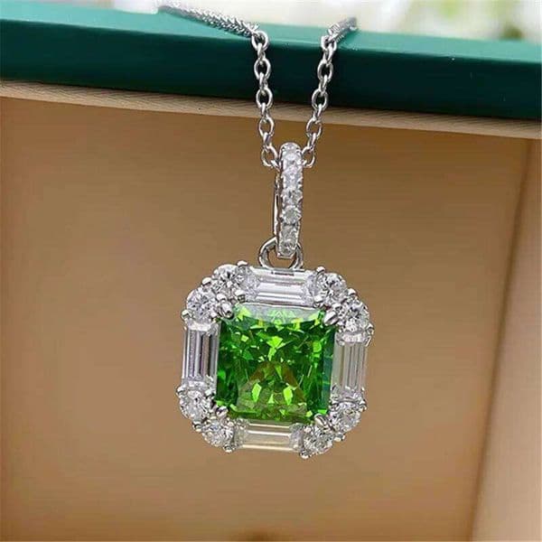 Green Cubic Zirconia Pendant Necklace for Women Graceful Charming Neck Accessories Chic Wedding Jewelry