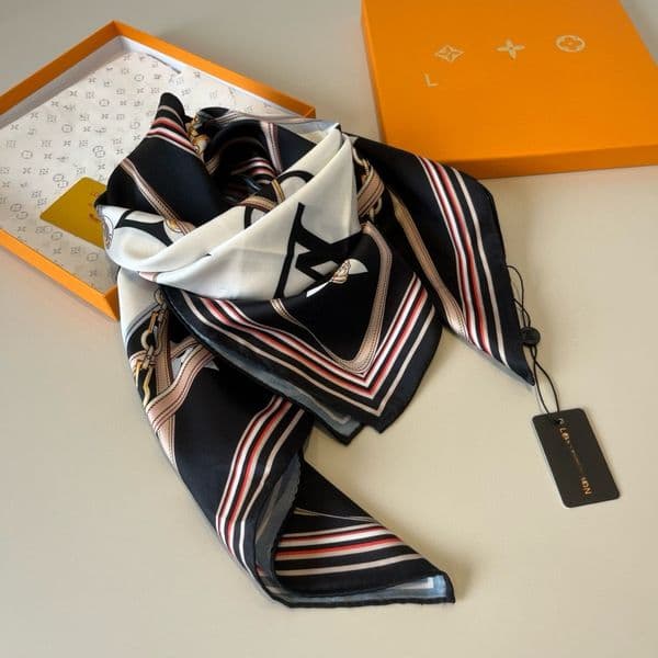 Scarves Designer silk scarf with letter printing womens scarf design satin scarf womens headscarf wrist guard shawl wrist guard 90 90CM