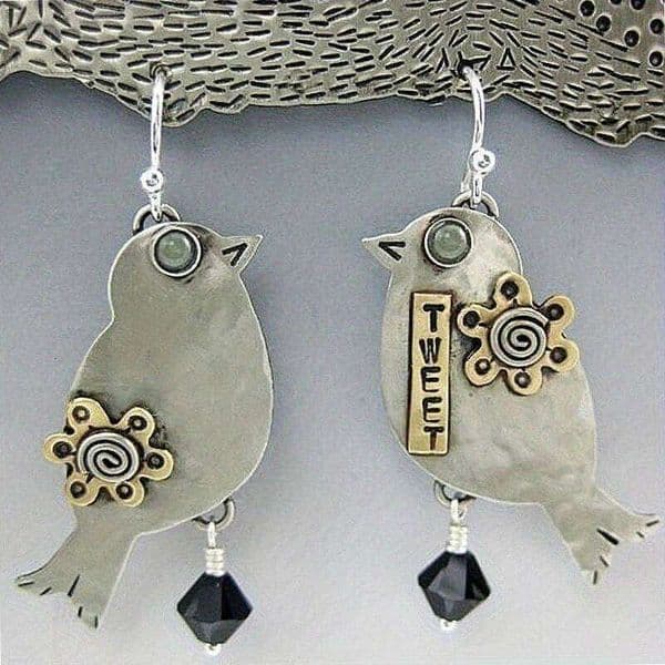 Fashion Creative Hand Carved Birds Shaped Dangle Earrings for Women Vintage Exquisite Silvery Plated Pendant Jewelry Accessories