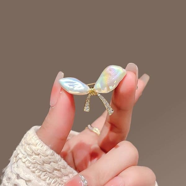 Baroque Pearl Bow High-end Women's Exquisite Small Brooch Elegant Pin Anti-exposure Buckle Clothing Accessory