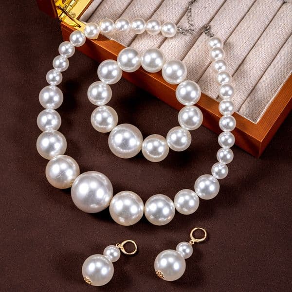 Retro Palace Jewelry Unique And Novel Four-Piece Set Light Luxury Niche Design Pearl Necklace Set Chain European And American