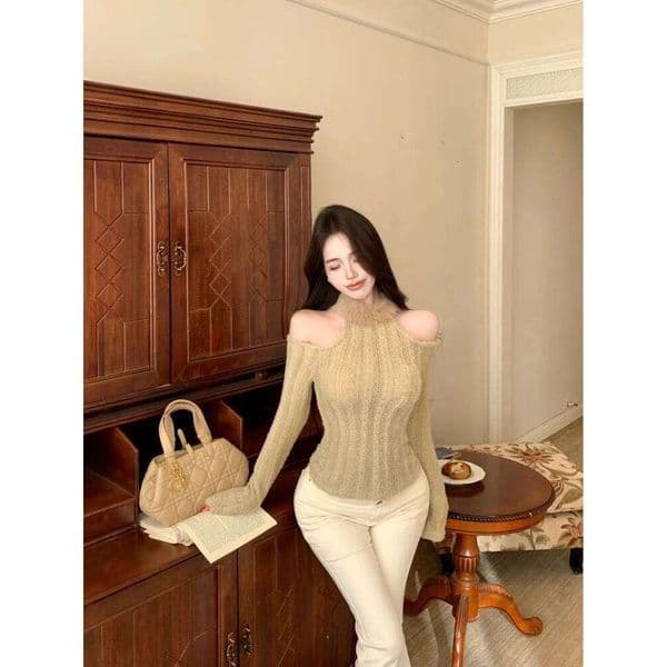 Autumn and Winter Fashion New Women's High End Knitted Hoodie Korean Design with Hollow Hairy Neck Long Sleeve Top Jumper