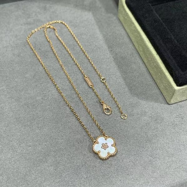 Designer Jewelry vanlys cleef necklace Ladybug Plum Blossom Necklace Bracelet Five-Flower White Mother-of-Pearl Red Agate Chain four-leaf clover necklace