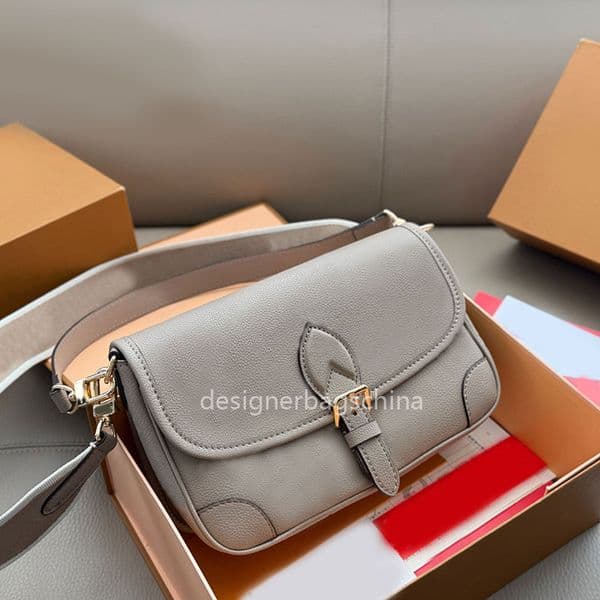 Baguette CrossBody Shoulder Bag diane Messenger Bags Designer Chains New Hot sell Underarm Handbags Women Hobo Handbag purse Leather Pouch Wallet Adjustable strap
