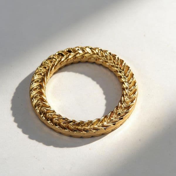 Zinc alloy hammered ring with golden carved patterns for clothing accessories and decorative rings