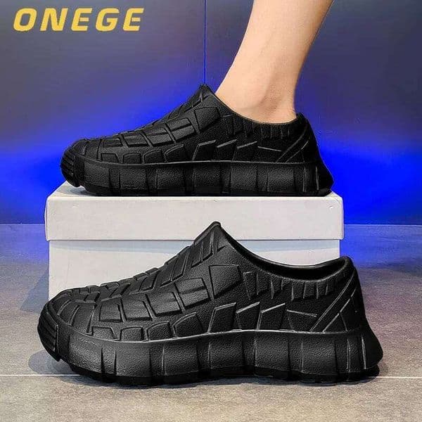 A Pair of Summer Wear-Resistant Men's Non-Slip, Wear-Resistant, Waterproof Work Shoes, Casual Sports Shoes for Men