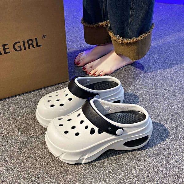 A Pair of New Slippers, Wear-Resistant, Non-Slip, Sports Sandals Slippers for Outer Wear, Comfortable, Simple and Fashionable Women's Shoes