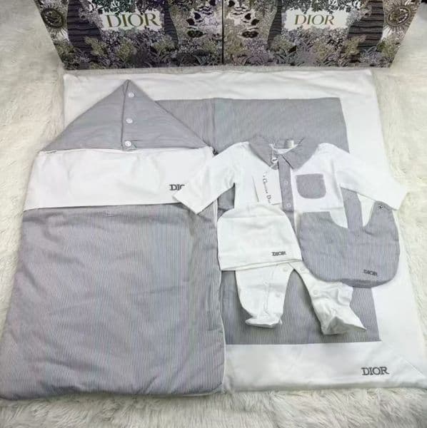 Soft Cotton Baby Romper Letter Print Bodysuit with Bib Hat Sleeping Bag Blanket 5-in-1 Set for Newborn