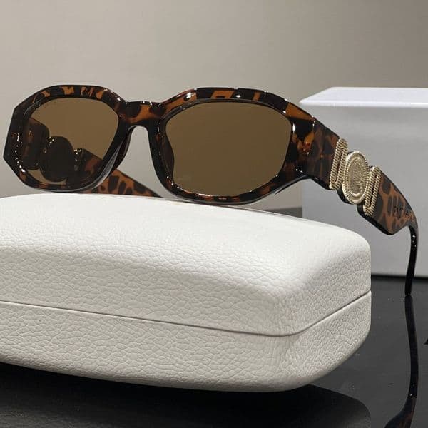 Designer Sunglasses Classic for Women Luxury Sunglasses Eyeglasses Casual Design Outdoor Beach with Box High-Quality