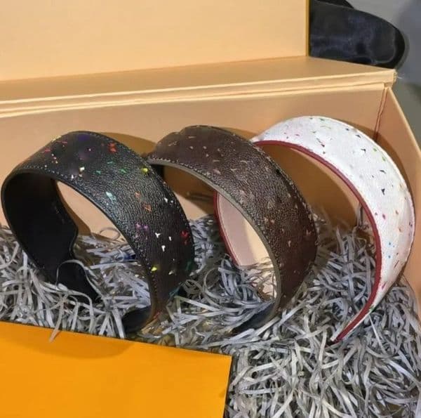 2026 Designer High-End Hair Hoop Cowhide Leather Headbands White Classic Floral Hair Sticks Ladies Luxury Hair Accessories Letter Classic Printed Headband Gift
