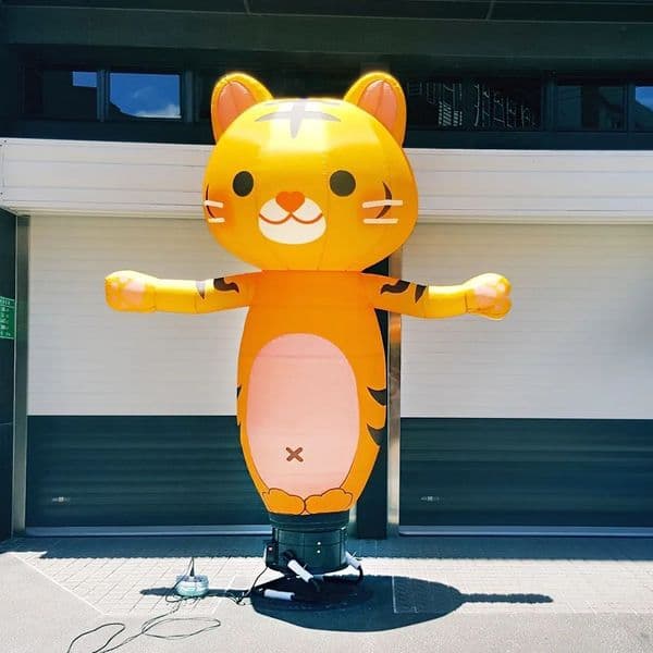 Lovely Inflatable animal style yellow squirrel Customized slogan Outdoor Advertising Waving-Hand Air Sky wave Dancer with blower