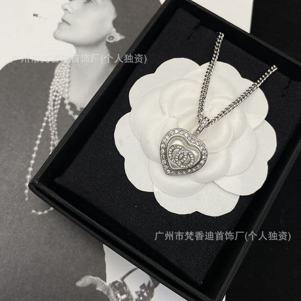 Designer CC Necklace Channels Jewerly Classic 23b Platinum Heart-Shaped Full-Diamond Tassel Necklace for Women Simple and Elegant Daily Accessory