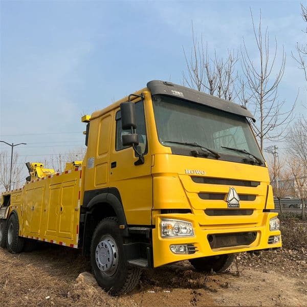 Sinotruk HOWO 6x4 Integrated Tow Truck with Crane for Vehicle Recovery