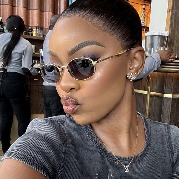 Oval minimalist small-frame sunglasses 2026 new model European and American metal retro sunglasses trendy sun glasses for stylish looks