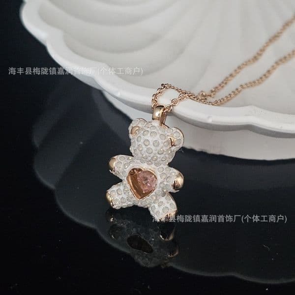 Designer Swarovskisss Shijia Teddy Bear High Version Full Diamond Lively Pink Heart Element Crystal Beating Necklace Pendant