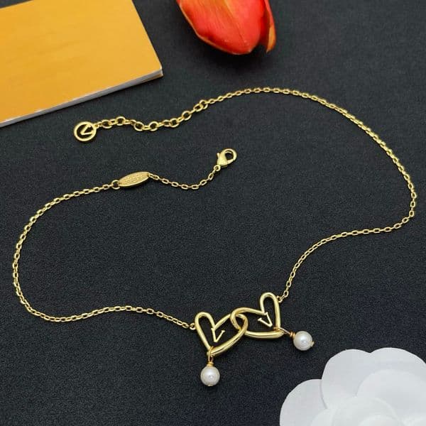 Pendant Fashionable New Small Pearls Paired With Two Heart Shaped Designs Exuding A Charming Luxurious Gift Necklace For Women