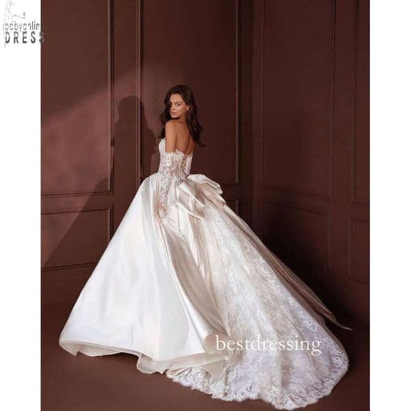 Wedding Dress A Line Strapless Appliques Backless Half Sleeve Chapel Train Elegant Bride Vestido De Noiva Custom Made D0318