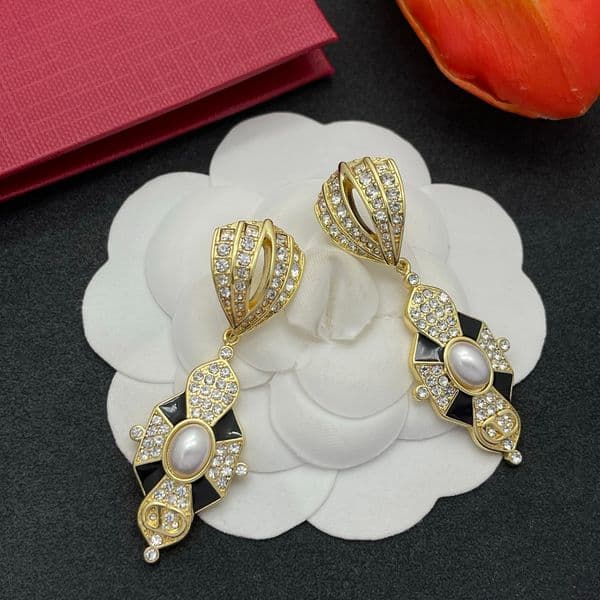 New Fashionable Exquisite Zircon Inlaid Pearls And Pendant Very Suitable For Ladies With Temperament To Wear Earrings In Daily Life