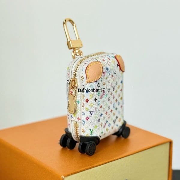 Key Rings New Mini Trolley Case Keychain Brand Designer Keychain Top Version Bag Charm Earphone Bag Coin Purse Pendant Men Women Car Chain Keyring Steel Hardware