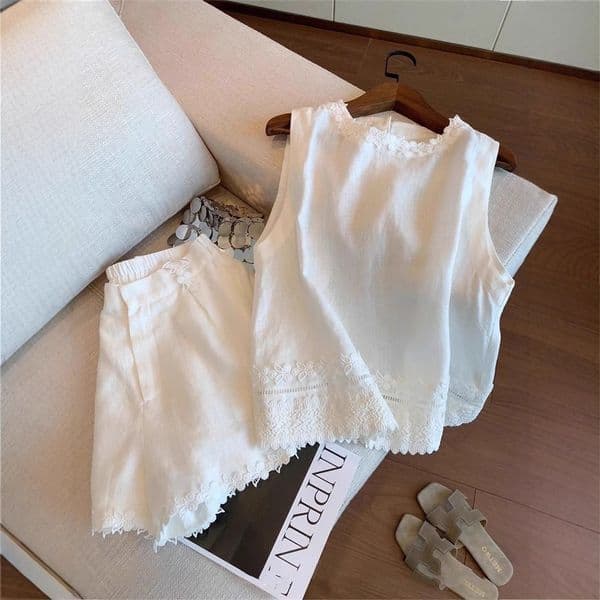Designer Luxury White Lace Embroidery Breathable Vest Set For Women Women's Designer Suit Summer New High-end Simple Casual Elegant Shorts Two-piece Set